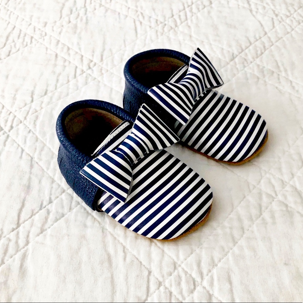 Monkey Feet Bow Moccasins NWOT